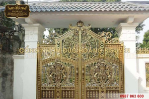 Cửa cổng nhôm đúc bắt kịp xu hướng thiết kế tân cổ điển